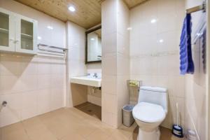 Suite Gia Đình Có Ban Công (Family Suite with Balcony)