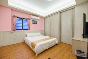 Phòng Giường Đôi Hạng Bình Dân (Budget Double Room)