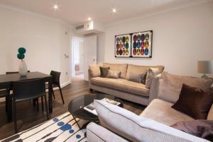 Superior Two-Bedroom Apartment room in Manson Place