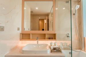 Phòng 2 Giường Đơn Nhìn Ra Biển (Twin Room with Sea View)