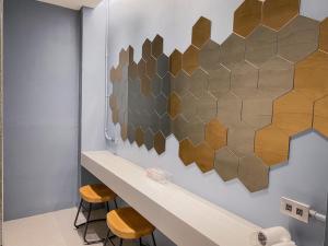1 Giường Đơn Cho 1 Người Trong Phòng Tập Thể - Cả Nam Và Nữ, Chỉ Trên 7 Tuổi (1 Single Bed for 1 Person in Dormitory - Mixed, Above 7 Years Old Only)