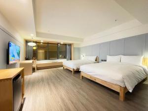 Phòng Tiêu Chuẩn Cho 4 Người – Không Cách Âm (Standard Quadruple Room - Not Soundproof)