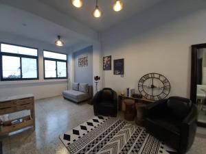 Studio Deluxe (Deluxe Studio)