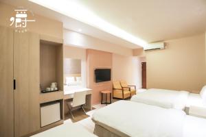 Phòng Superior cho 4 người có Ban công (Superior Quadruple Room with Bathtub)