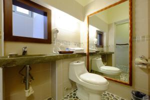 Phòng Giường Đôi Hạng Bình Dân (Budget Double Room)