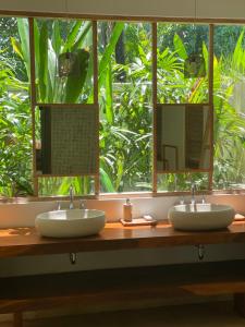 Phòng Giường Đôi/2 Giường Đơn Nhìn Ra Biển (Double or Twin Room with Sea View)