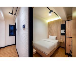 Phòng giường đơn - Phòng tắm chung (Single Room - Shared Bathroom)