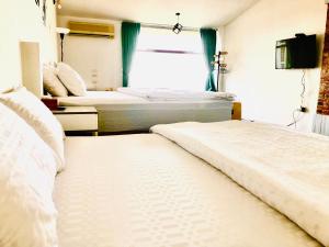 Phòng Deluxe 2 Giường Đơn Nhìn Ra Biển (Deluxe Twin Room with Sea View)