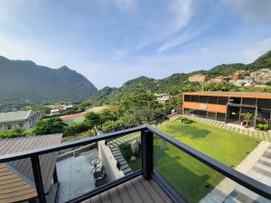 Suite Loại Sang Hướng Núi (Deluxe Mountain View Suite)