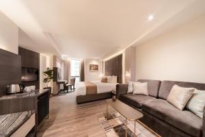 Phòng Đôi hoặc Hai Giường Đơn Loại Sang (Deluxe Double or Twin Room)