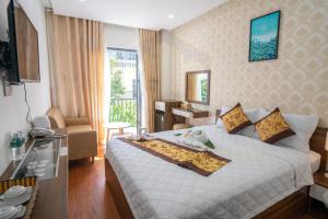 Phòng Deluxe Giường Đôi Có Ban Công (Deluxe Double Room with Balcony)
