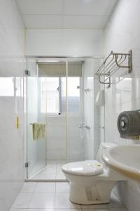 Phòng tiết kiệm 4 người (Economy Quadruple Room)