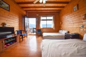 Suite Gia Đình Có Ban Công (Family Suite with Balcony)