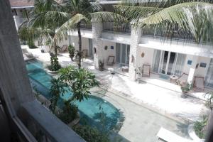 Phòng Superior hướng bể bơi giường đôi hoặc 2 giường đơn (Superior Pool View Double or Twin Room)