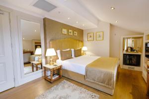 Deluxe Double Room with Balcony room in Delita City Hotel