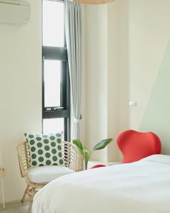 Phòng Deluxe Giường Đôi Có Ban Công (Deluxe Double Room with Balcony)