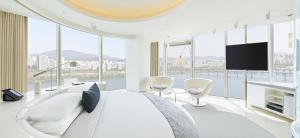 Phòng Junior Suite Hướng sông (Junior Suite River View)