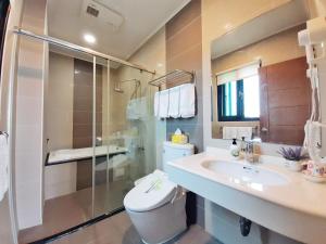 Phòng 4 Người Có Bồn Tắm (Quadruple Room with Bath)