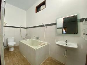 Phòng Deluxe Giường Đôi Có Bồn Tắm (Deluxe Double Room with Bath)
