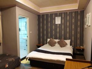 Phòng Giường Đôi Có Phòng Tắm Riêng - - Không Có Cửa Sổ Và không Có Chỗ Đỗ Xe (Double Room with Private Bathroom - - No Window and No Parking)