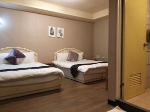 Phòng Hạng Tiết kiệm Cho 4 Người (Economy Quadruple Room)