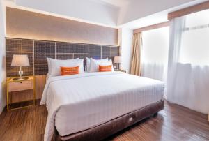 Phòng Deluxe Giường Đôi Có Ban Công (Deluxe Double Room with Balcony)