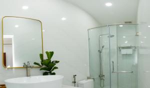 Phòng Giường Đôi Có Phòng Tắm Riêng (Double Room with Private Bathroom)
