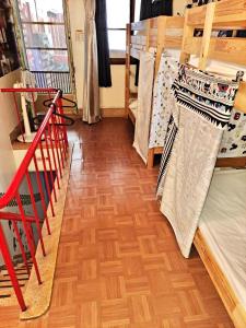 Giường trong phòng ngủ tập thể nam có 4 giường (Bed in 4-Bed Male Dormitory Room)