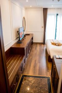 Phòng Có Giường Cỡ Queen Với Ban Công (Queen Room with Balcony)