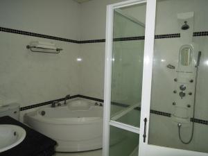 Phòng Đôi Loại Sang (Deluxe Double Room)