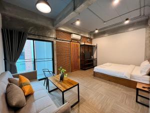 Phòng Hai Giường Đơn Loại Sang (Deluxe Twin Room)