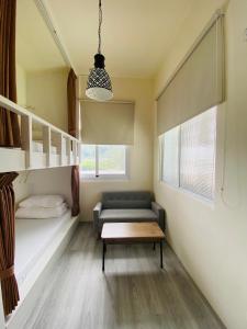 Phòng có 2 Giường đơn với Phòng tắm riêng bên ngoài (Twin Room with Private External Bathroom)