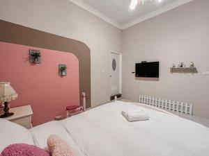 Phòng Giường Đôi Có Phòng Tắm Riêng (Double Room with Private Bathroom)