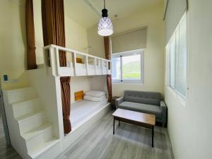 Phòng có 2 Giường đơn với Phòng tắm riêng bên ngoài (Twin Room with Private External Bathroom)