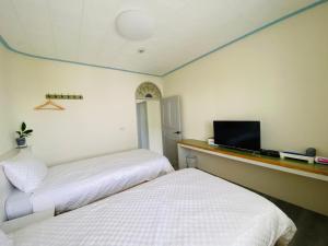 Phòng có 2 Giường đơn với Phòng tắm riêng bên ngoài (Twin Room with Private External Bathroom)