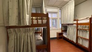 Giường Tầng Trong Phòng Ngủ Tập Thể Cho Nam Và Nữ (Bunk Bed in Mixed Dormitory Room)