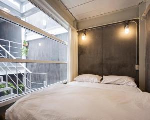 Giường Đôi (Double Bed)