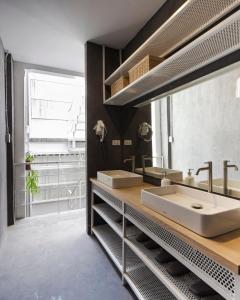 Phòng Con Nhộng Có Phòng Tắm Dùng Chung (Capsule with Shared Bathroom)
