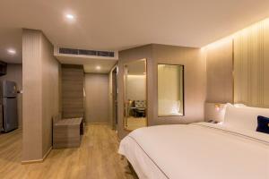 Premier Suite room in GLOW Sukhumvit 5 by Centropolis  (SHA Extra Plus)