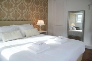 Standard Double Room with Shared Bathroom room in The Sky Lofts Lisbon - Guesthouse