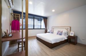 Phòng Loại Sang có Giường Lớn - Cấm Hút Thuốc (Deluxe Room with King Bed - Non-Smoking)