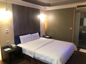 Phòng Tiêu Chuẩn Giường Lớn (Standard King Room)