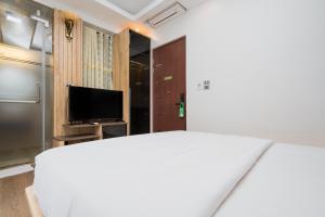 Phòng Có Giường Cỡ Queen Với Ban Công (Queen Room with Balcony)