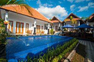 Phòng Giường Đôi Nhìn Ra Hồ Bơi (Double Room with Pool View)