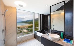 Presidential Suite, 1 King, Ocean view, Balcony