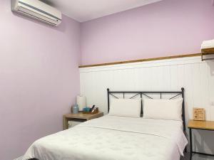 Double Room with Private Bathroom(No Window)