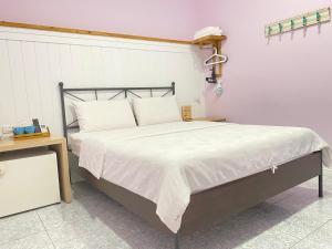 Double Room with Private Bathroom(No Window)