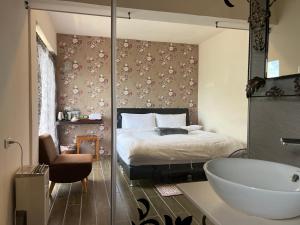 Phòng Giường Đôi Nhìn Ra Núi (Double Room with Mountain View)