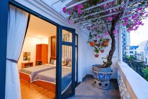 Phòng 2 giường đơn có ban công (Twin Room with Balcony)