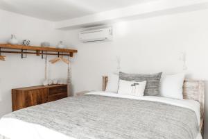 Phòng Tiêu Chuẩn Giường Đôi Không Có Tầm Nhìn (Standard Double Room No View)